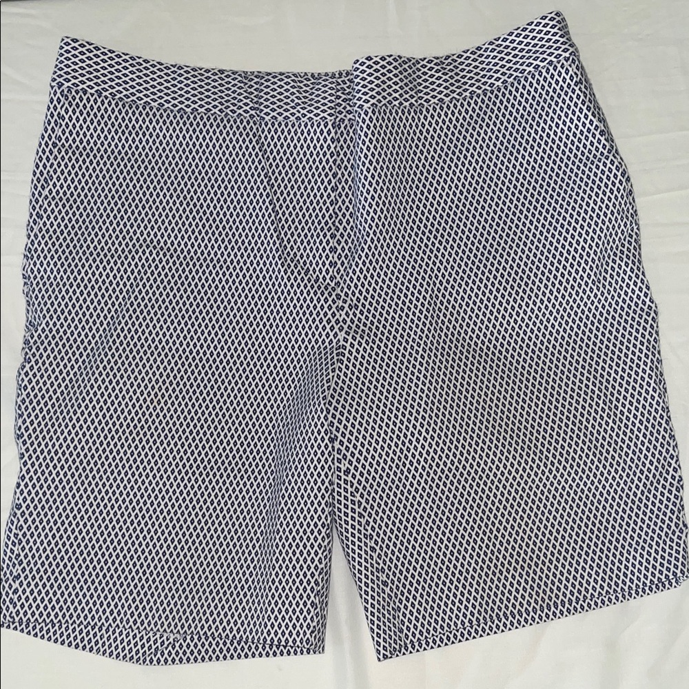 Mario Serrani Black and White Patterned Bermuda Shorts – Size 12